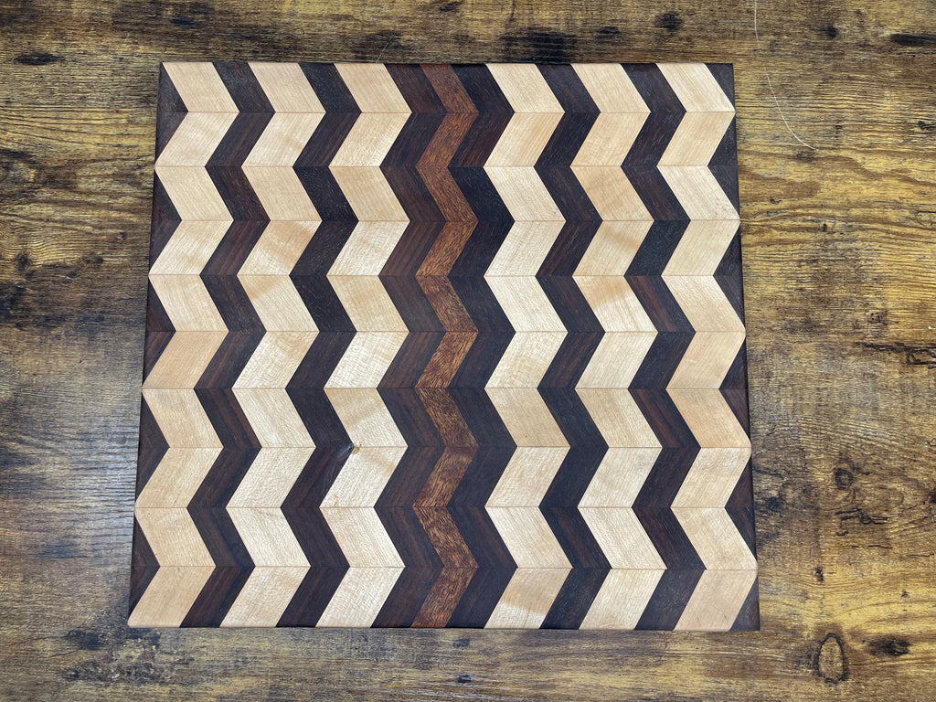 Large cutting board - Zig zag design serving tray