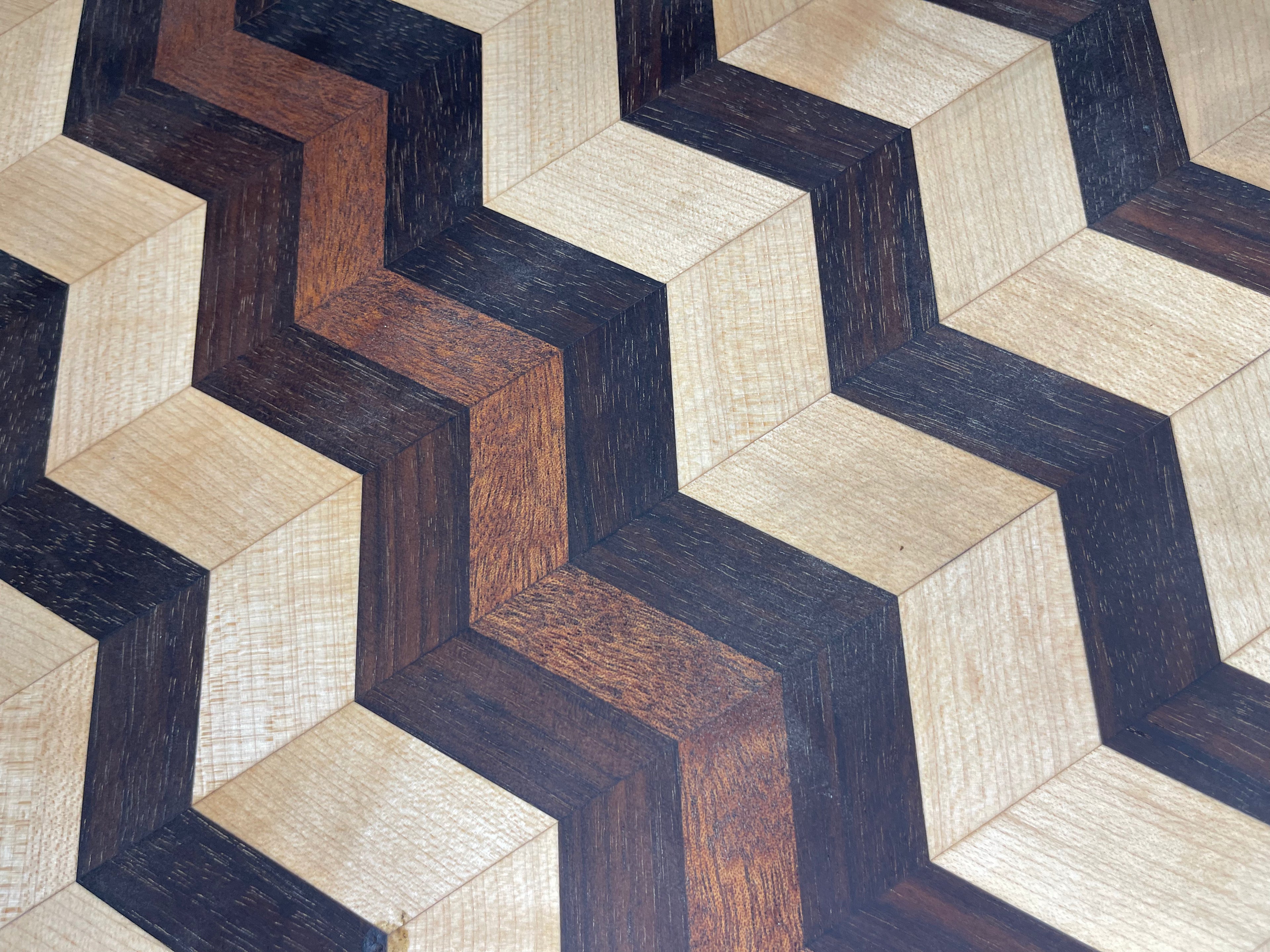 Large cutting board - Zig zag design serving tray