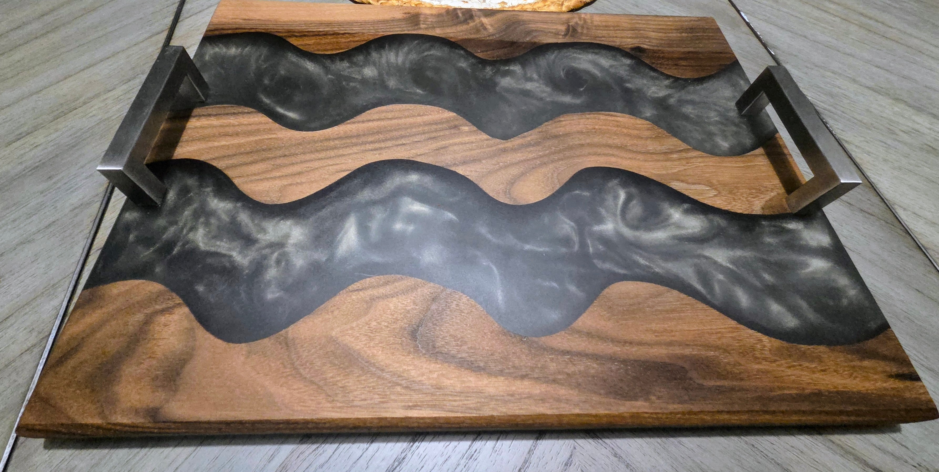 Serving tray